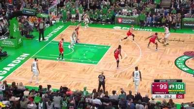 [Highlight] Tatum gets doubled but finds Al Horford who hits the dagger three