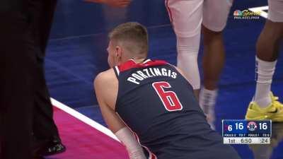 [Highlight] James Harden with the high arcing floater over the outstretched arms of Porzingis