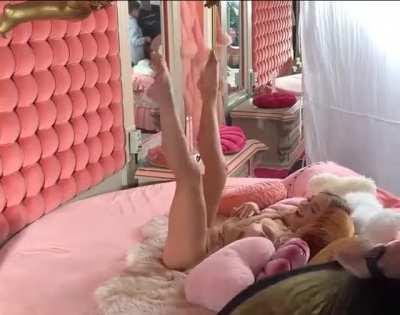 Leggy behind the scenes