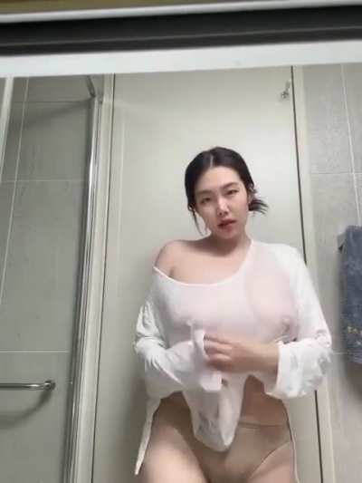 Does anyone know her OnlyFans, Fantrie, or other accounts? I want to subscribe. 🤩🤩