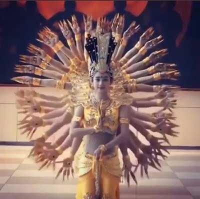 The astonishing ‘Dance of a Thousand Hands’.