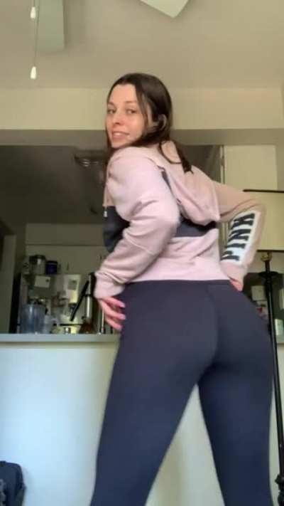 Showin off the booty pump after leg day