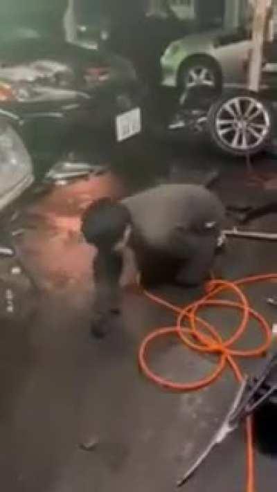 Unscrewing a shock absorber