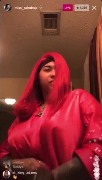 Nip Slip Big tittes!!