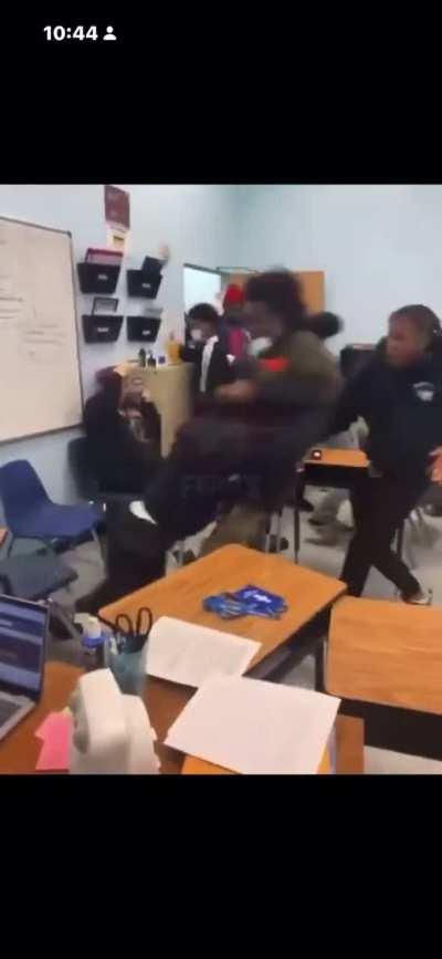 How I do twins I’m in the gray pants