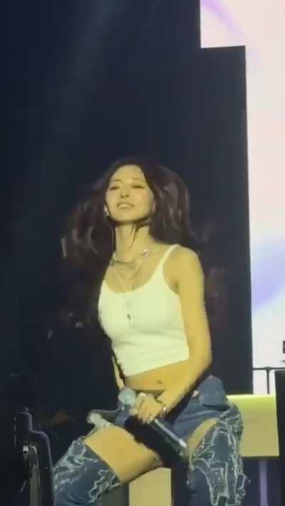 Tzuyu turning it up 🔥