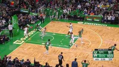 [Highlight] Jaylen Brown after a sweet spin move lobs it to Al Horford