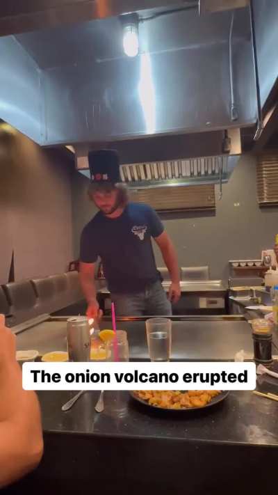 ah we’re getting on fire! (Logan Paul’s first day working at a Japanese restaurant)
