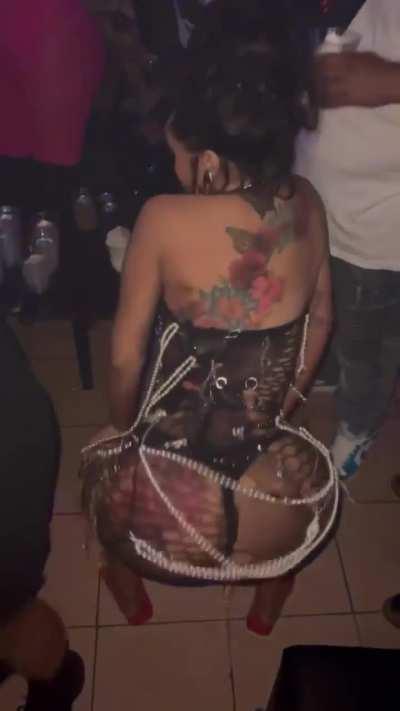 Cardi B - on the dance floor 