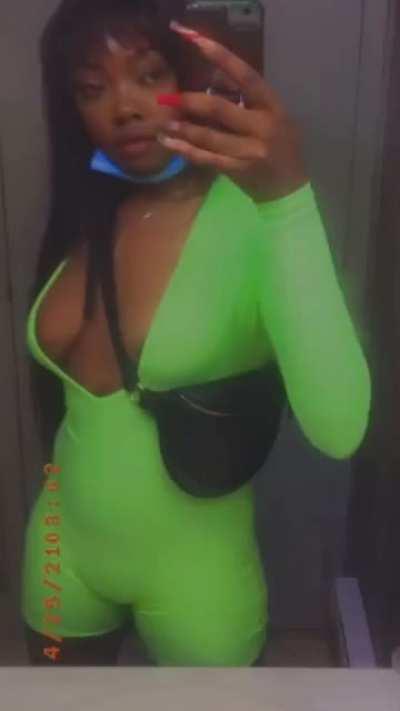 This bitch right here is a fuckin Thief & Finesse niggas for money fuckin dutty bitch 😒🇯🇲🇨🇦♈️