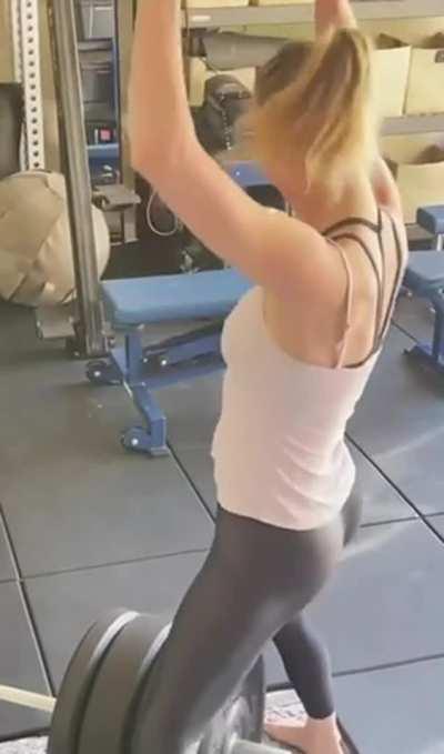 Brie Larson, I'd like to slap that ass