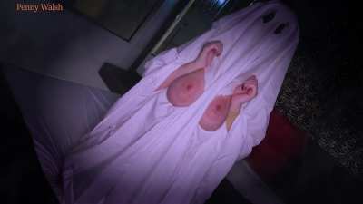 Okay my Onlyfans is getting way too spooky... Link in the comments!