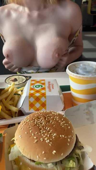 Just flashing my big McTiddies.. 🫣[GIF]