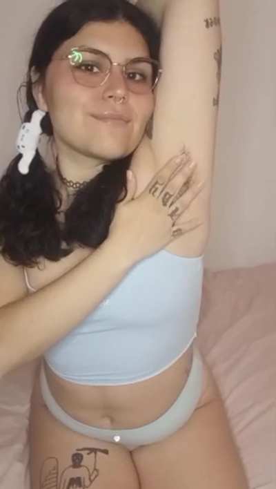 A beta gamer is my kryptonite. I'd let him lick my armpits uwu