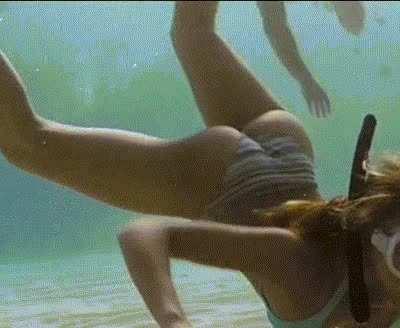 Jessica Alba and her ass make me crazy. 🥵