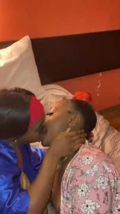 Ebony Kissing Lesbians | Porninblack.com