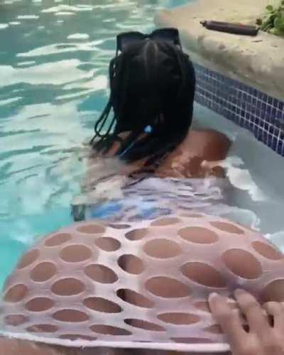 Katherine Estrella (@strellakatuncut)