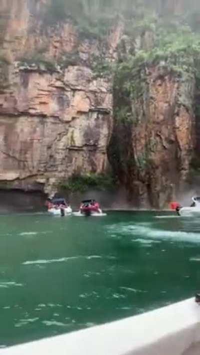 Today (jan, 2022), a massive rock crushed three boats in Capitólio, Brazil.