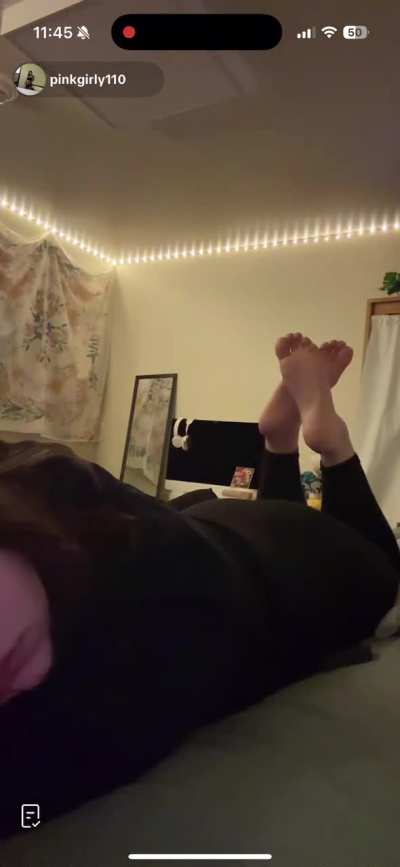 Gah damn I need a foot job