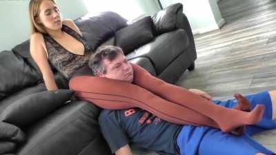 Headscissors in pantyhose with KO in the end. Clarice