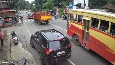 Keralaithil evideyo, oru unthum thallum zebra crossing line inte munnil nirthyathannu prasnam..
