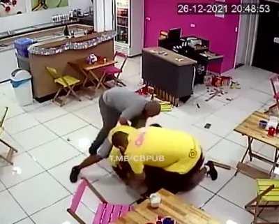 Robber who committed the robbery gets more than he expected