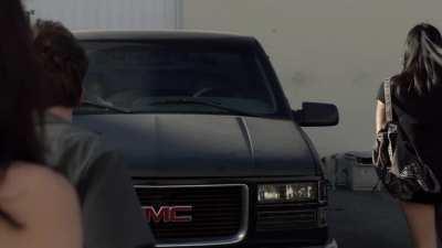 Shameless S8 - highlights compilation of (mostly) clothed other scenes (Levy Tran, 2017-18) [full vids in comments]