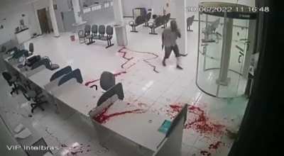 [LFO] Security Guard gets ambushed and shot, shoots attacker in the neck killing him