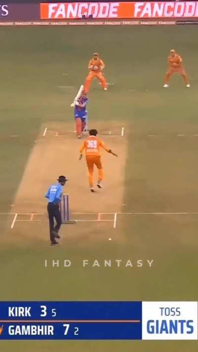 Lafda Gaya Tel Lene tum log shots dekho especially that drive...😋