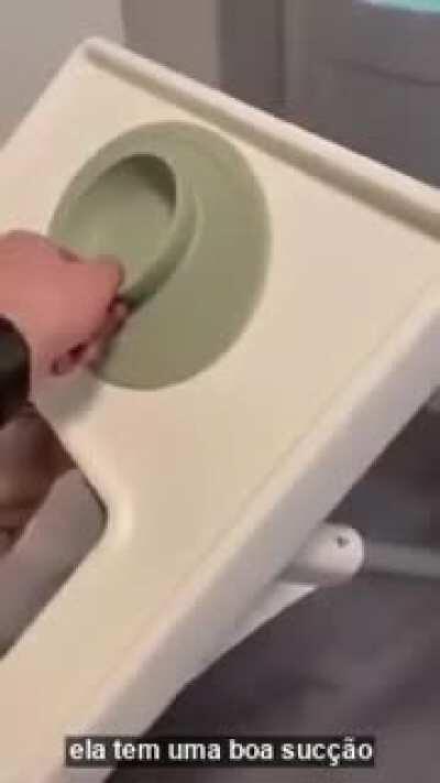 não sei dizer se o bebe é um gênio, ou o cara é idiota