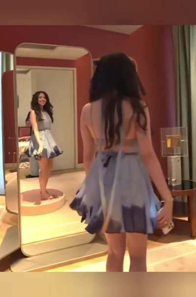 Pokimane shopping in Paris - April 2025