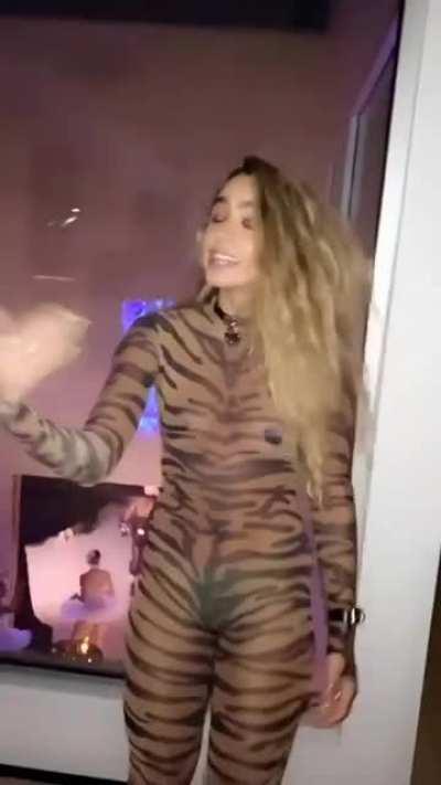 Sommer is such A slut and i like it