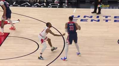 [Highlight] Bulls announcers joke around about Kuzma's traveling violation