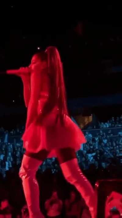 Shake that ass baby!