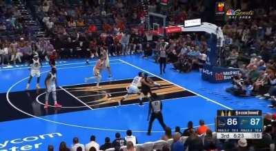 [Highlight] Jalen Williams hits Steph Curry with the crossover and glides in for the dunk