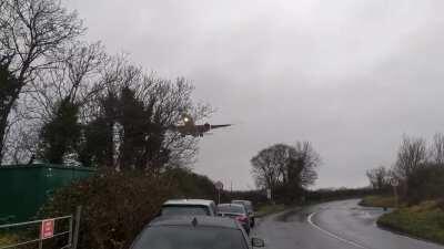 Nothing beats seeing a 777 this close!