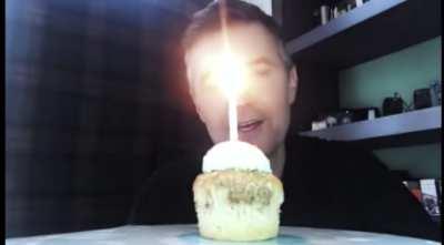 Richard Armitage uses Orcrist to cut his cake for his 50th birthday