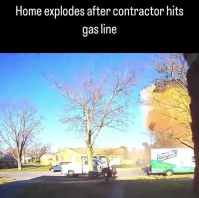 Contractor accidentally hit gas pipeline and minutes later it explodes the house
