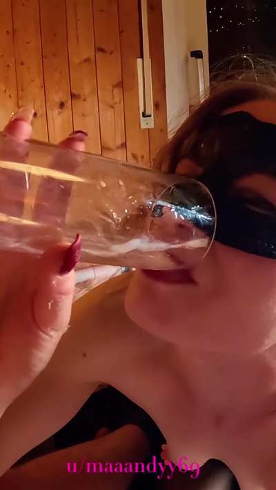 Daddy's little Cumslut
