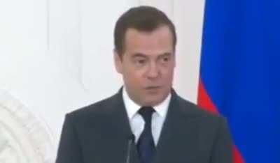 Кароч С Наступающим Новым Годом Друзья))