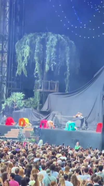 Love Is A Gun (Wembley 4th of July)