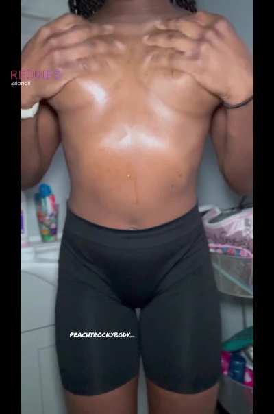 Oil up your cock with my titties 😳