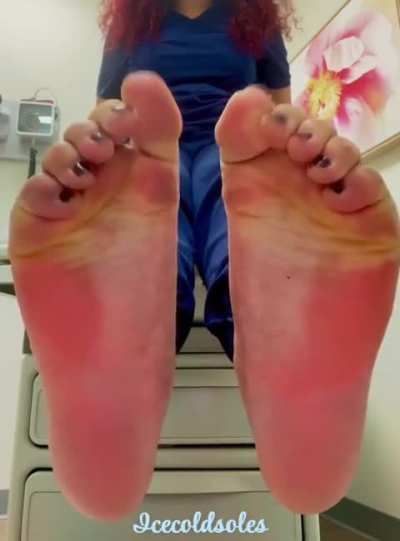 Thought you’d like this one… watch me scrunch my soles in my scrubs 😉