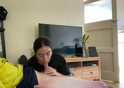 Sneaky blowjob with her apartment door open in between jobs 😈