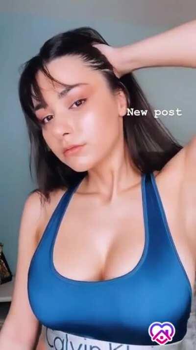 Blue Top (GIF)