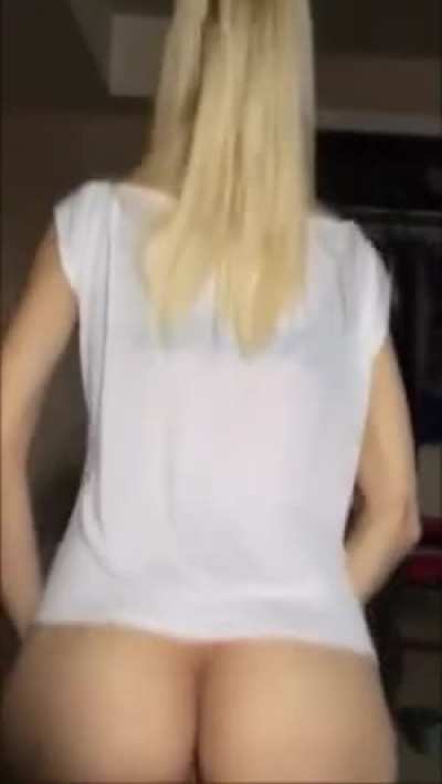 Hot Girlfriend Could Easily Do Porn