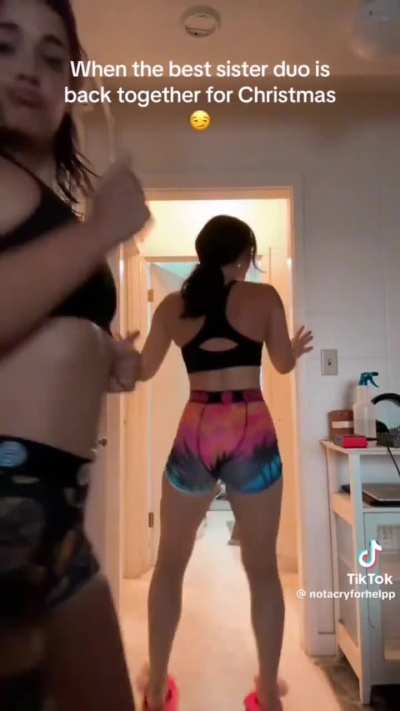 Such hot sisters 😘🤤🤤