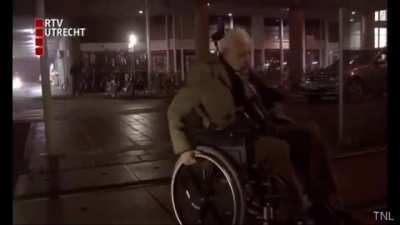 [Haiku] Old man falling on wheelchair