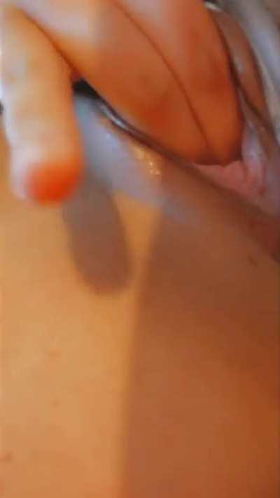 Creamy and wet = squirt easily (f)
