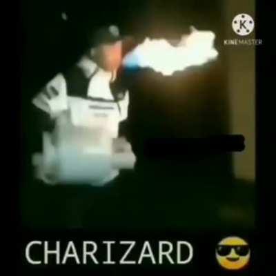 Charizard usó llamarada😎